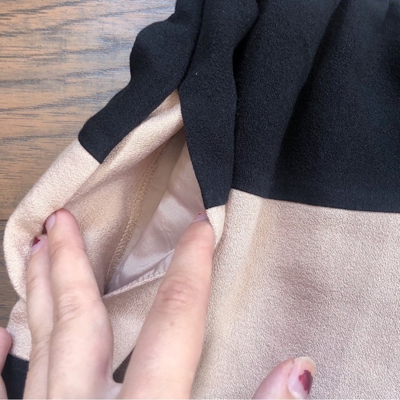 BCBGeneration • Pleated Mini Skirt tan black stripe Dark Buff pockets full - Picture 5 of 10